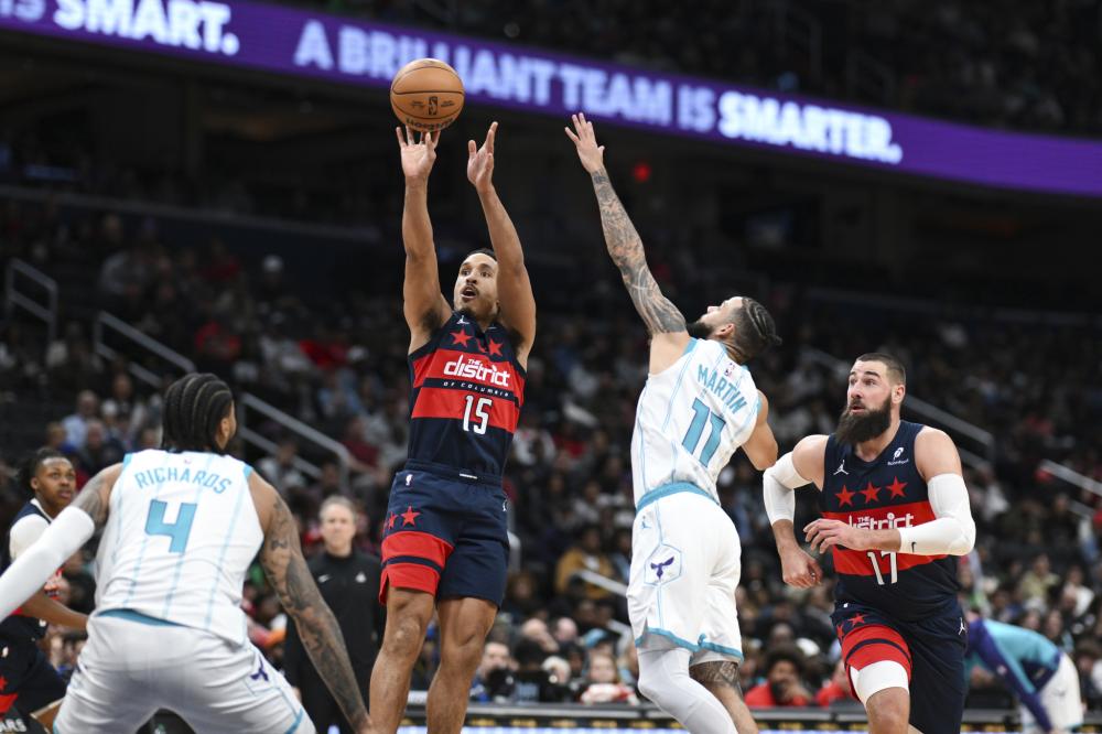 球队敲响警 球队敲响警